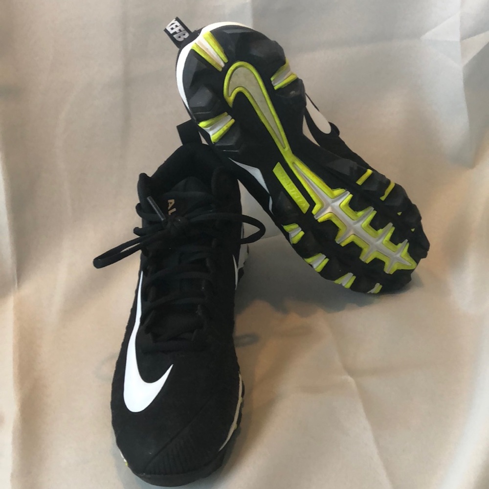Nike boys cleats size 7